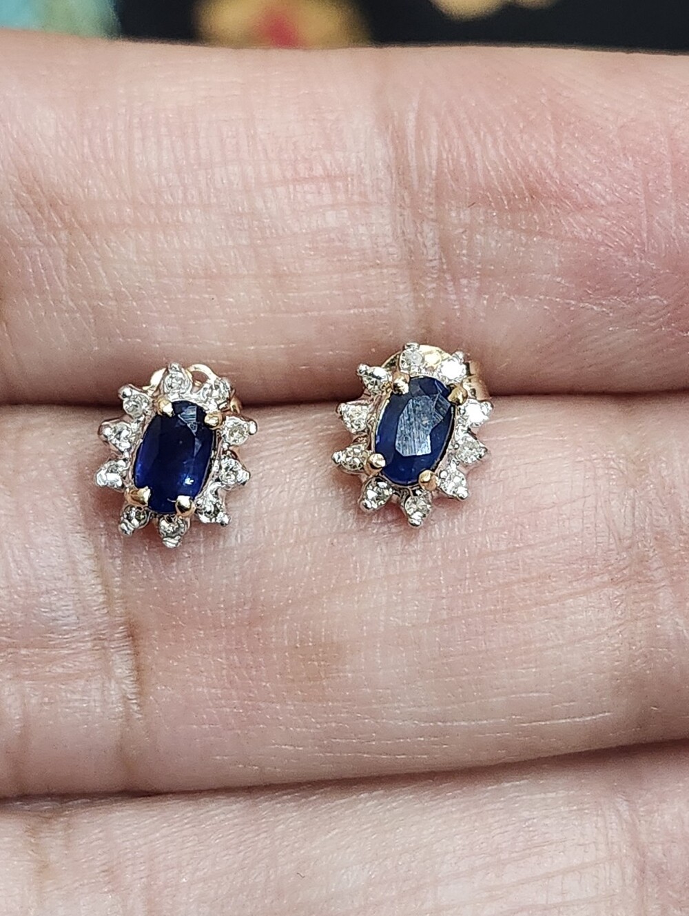 10k Gold Diamond And Sapphier Stud